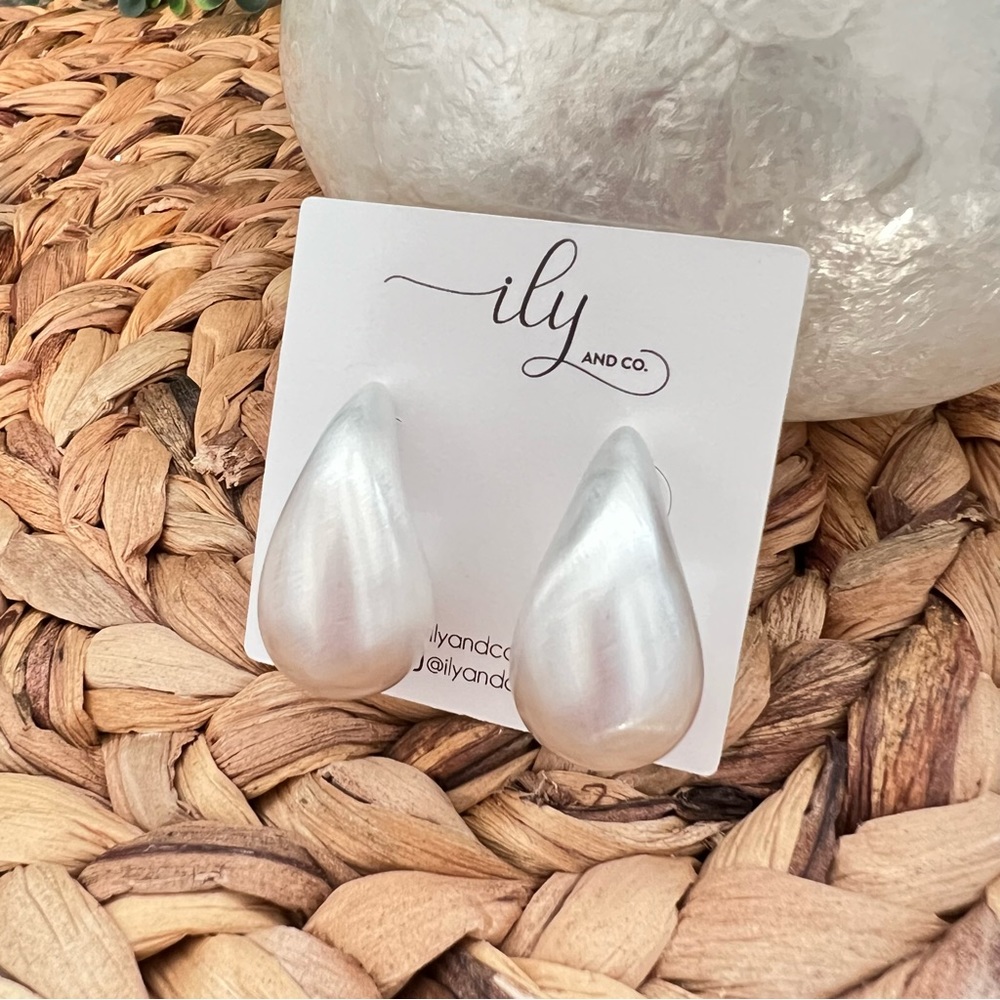New Silver Tone Teardrop Stud Earrings | Boutique | Lightweight | Chunky | Matte